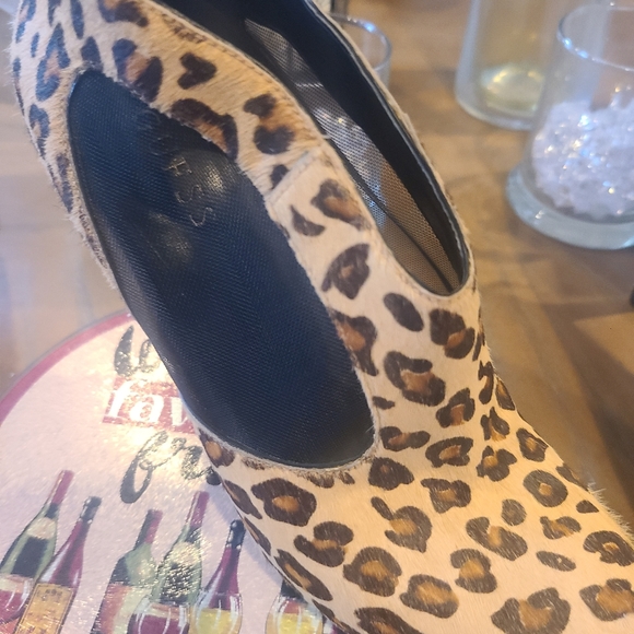 Guess booties. - Picture 10 of 17